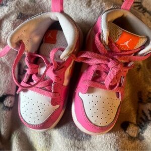 Kids pink white and orange nike dunks 4c